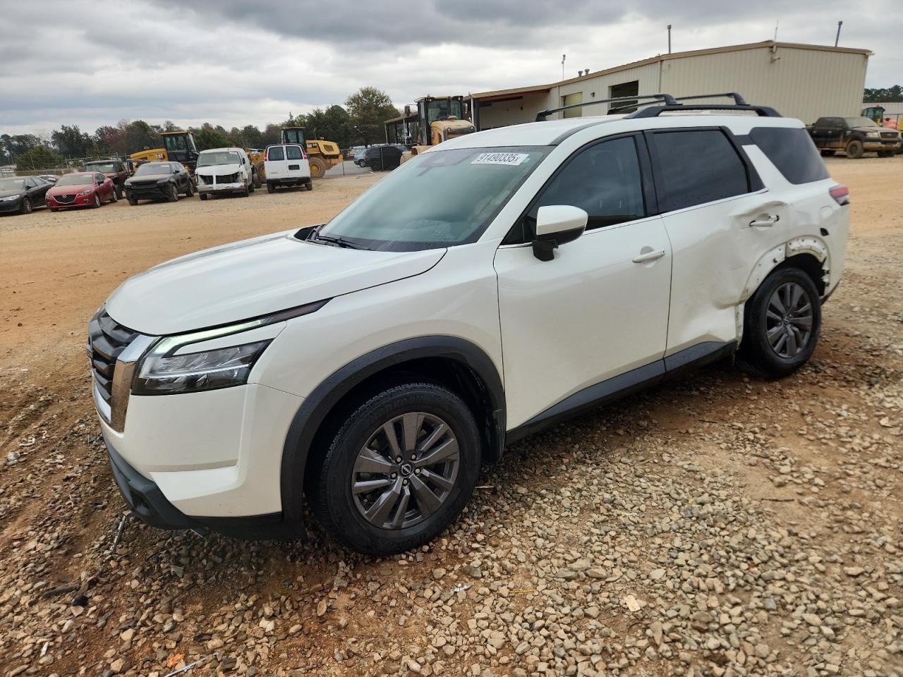 Nissan Pathfinder Sv Image 1