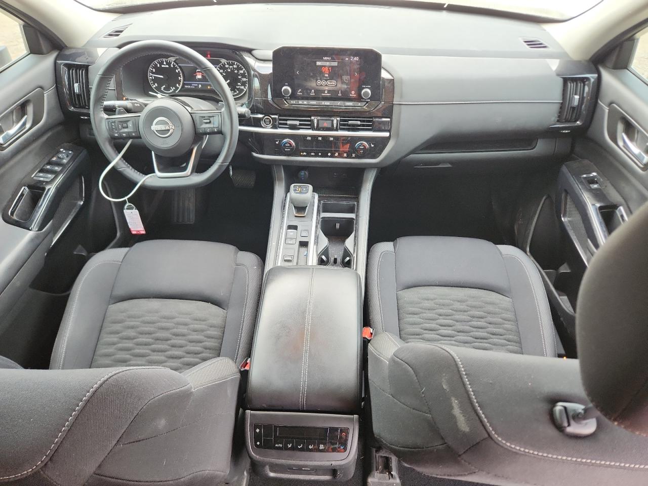 Nissan Pathfinder Sv Image 11