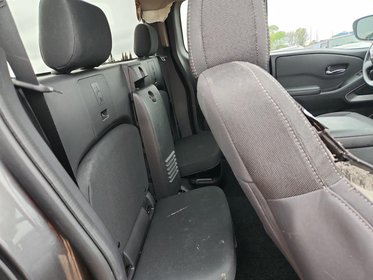 Nissan Frontier S Image 10