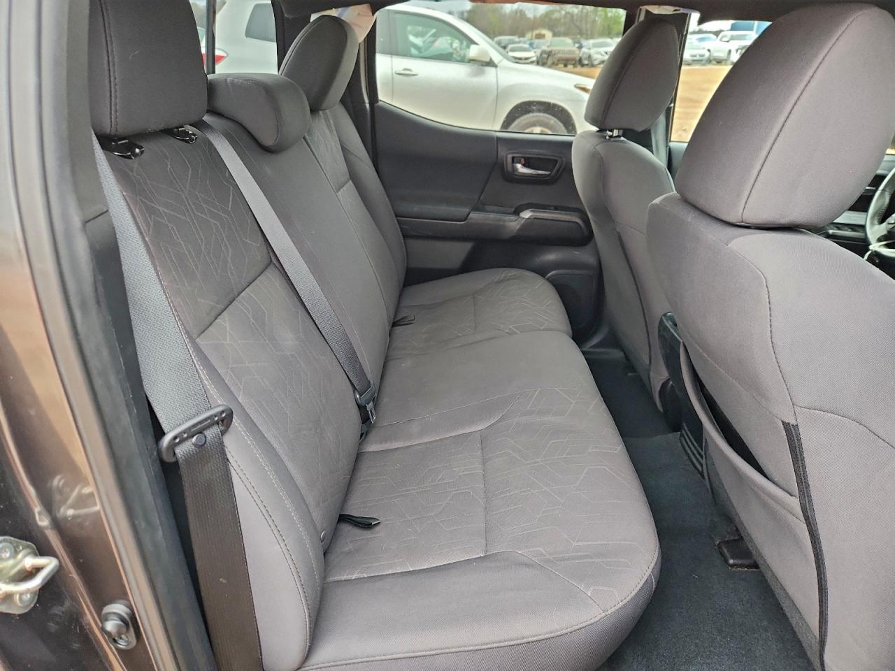 Toyota Tacoma Double Cab Image 8