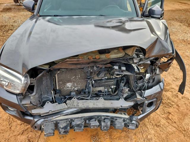 Toyota Tacoma Double Cab Image 9