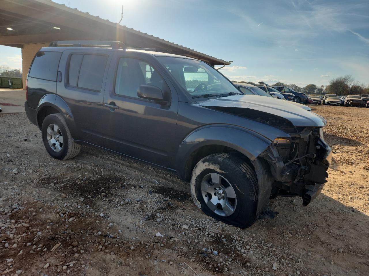 Nissan Pathfinder S Image 4