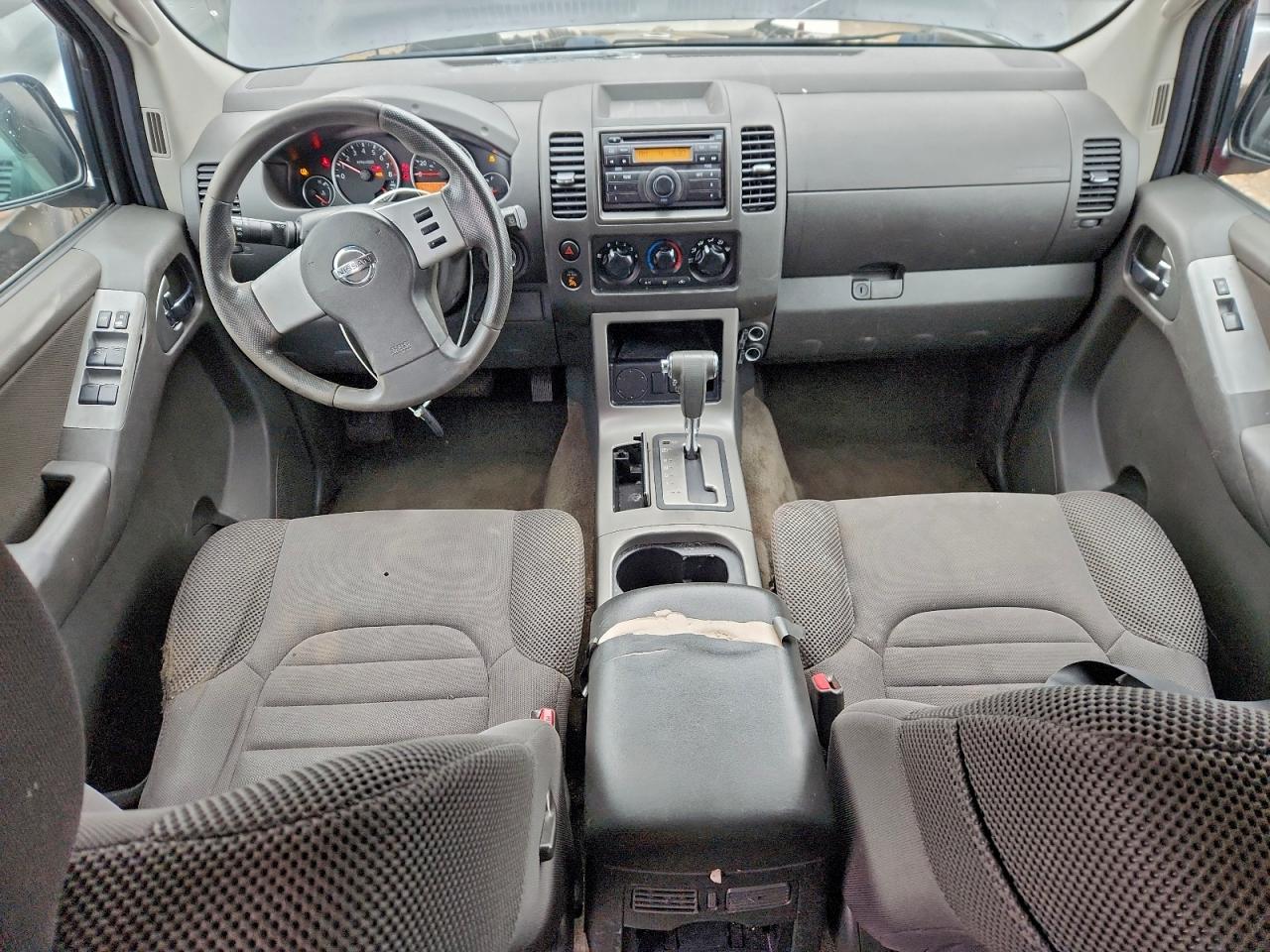 Nissan Pathfinder S Image 10