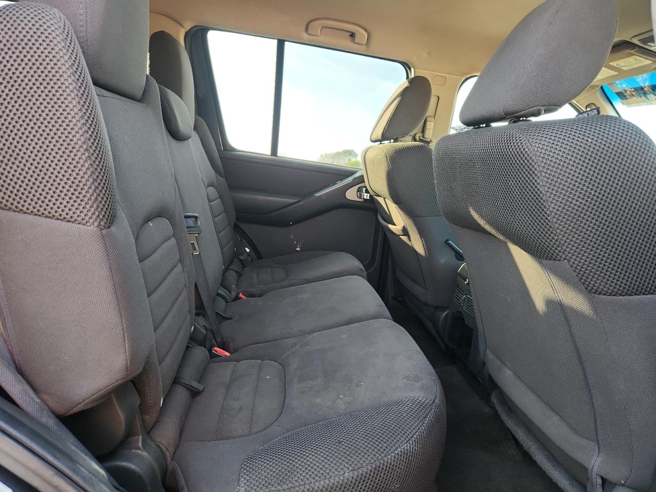 Nissan Pathfinder S Image 8