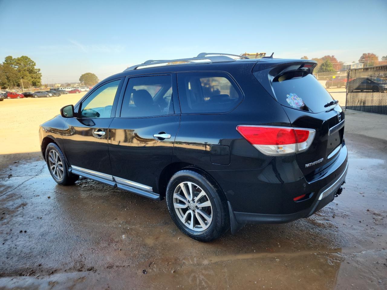 Nissan Pathfinder S Image 7