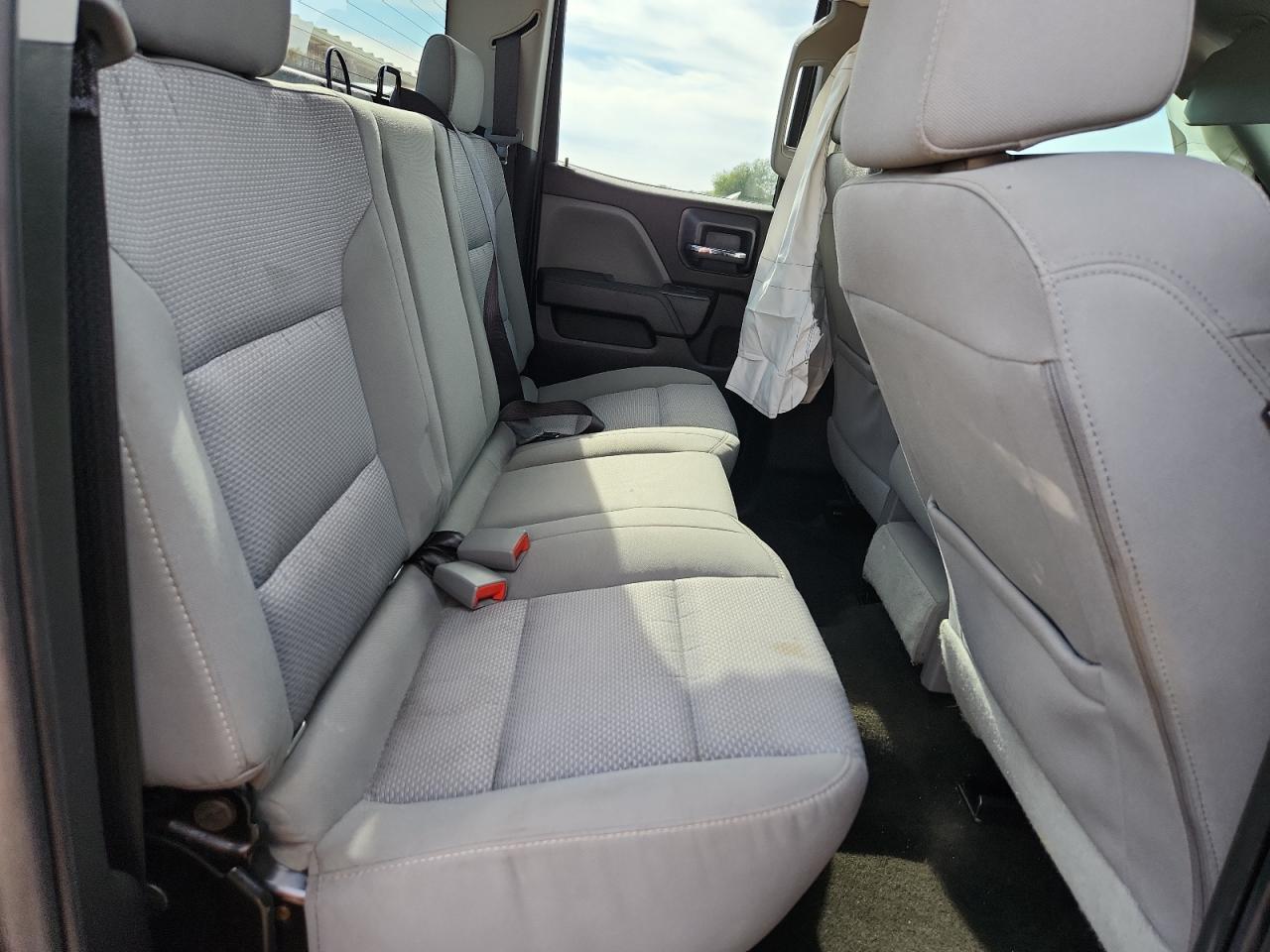 Chevrolet Silverado C1500 Custom Image 11