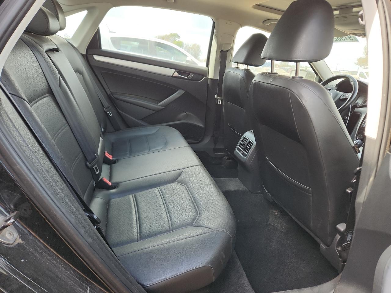 Volkswagen Passat Se Image 9