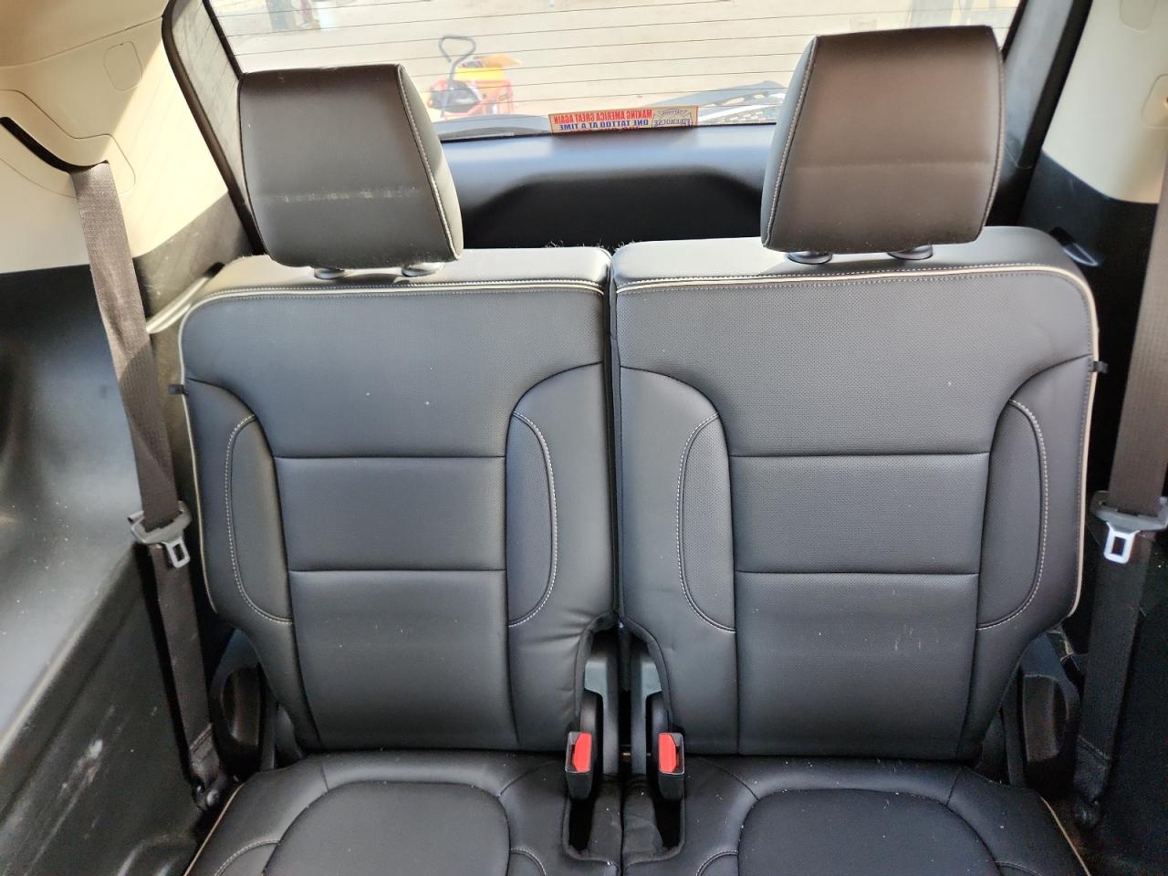 GMC Acadia Denali Image 4