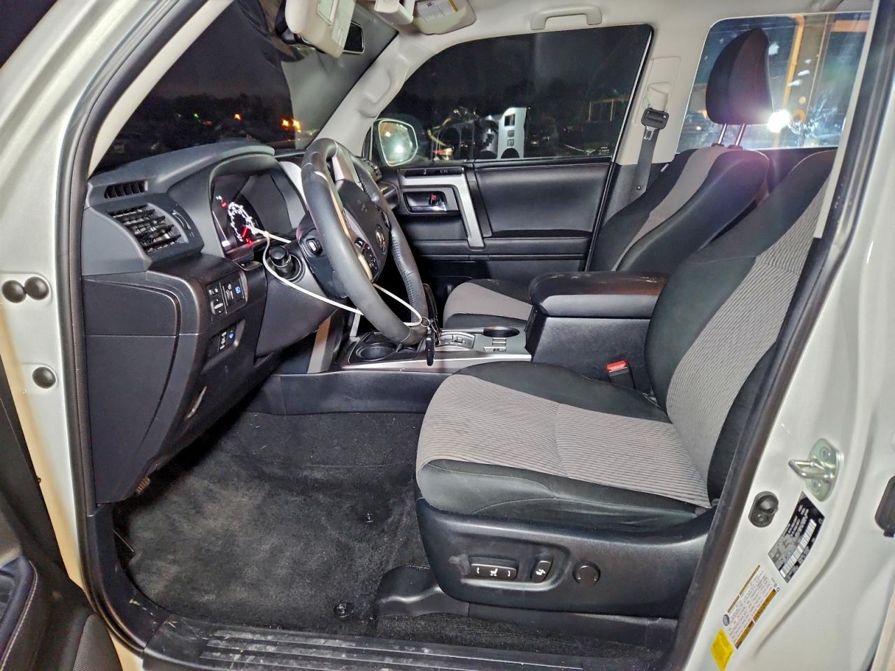 Toyota 4Runner Sr5 Image 2