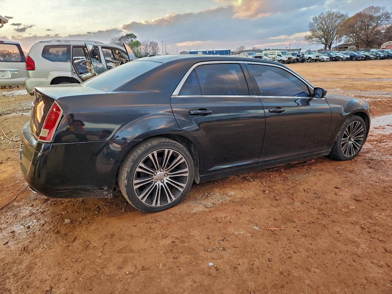 Chrysler 300 S Image 11