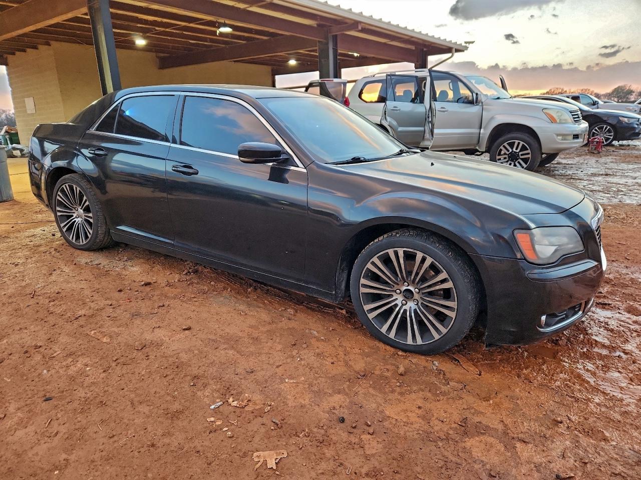 Chrysler 300 S Image 2
