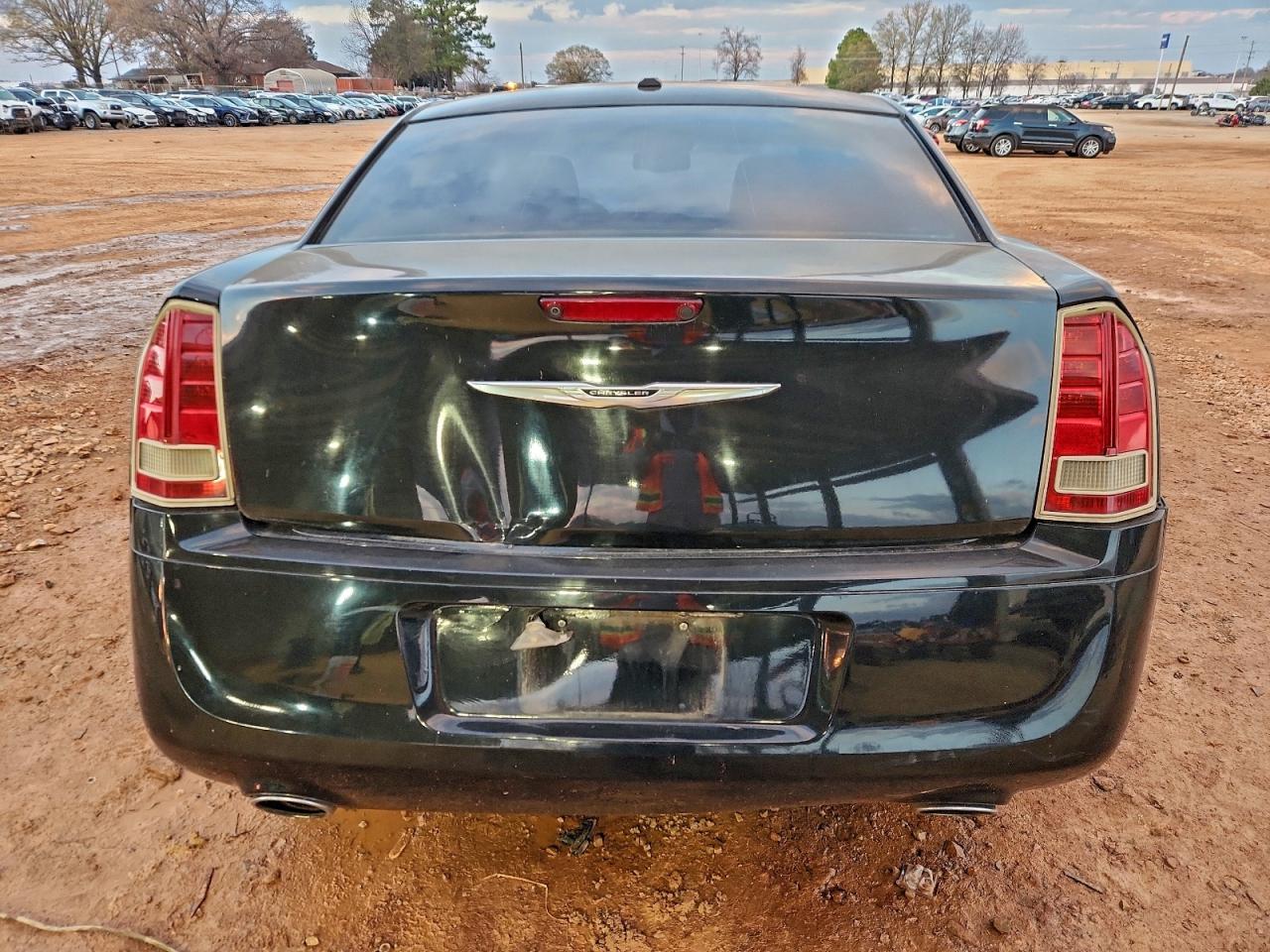 Chrysler 300 S Image 12