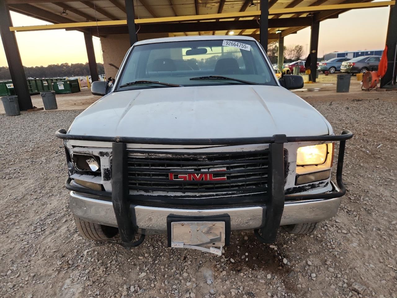 GMC Sierra K2500 Image 10