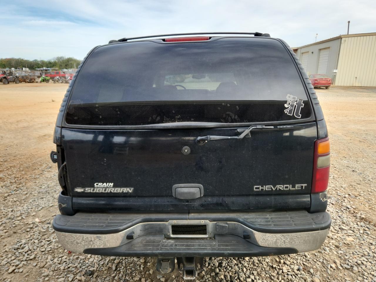 Chevrolet Suburban C1500 Image 3