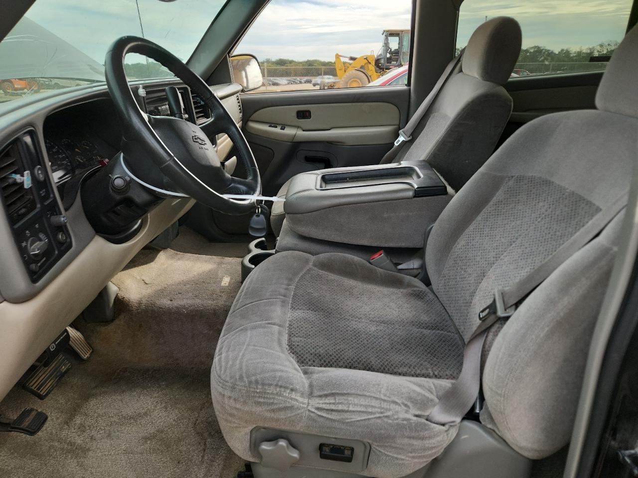 Chevrolet Suburban C1500 Image 6