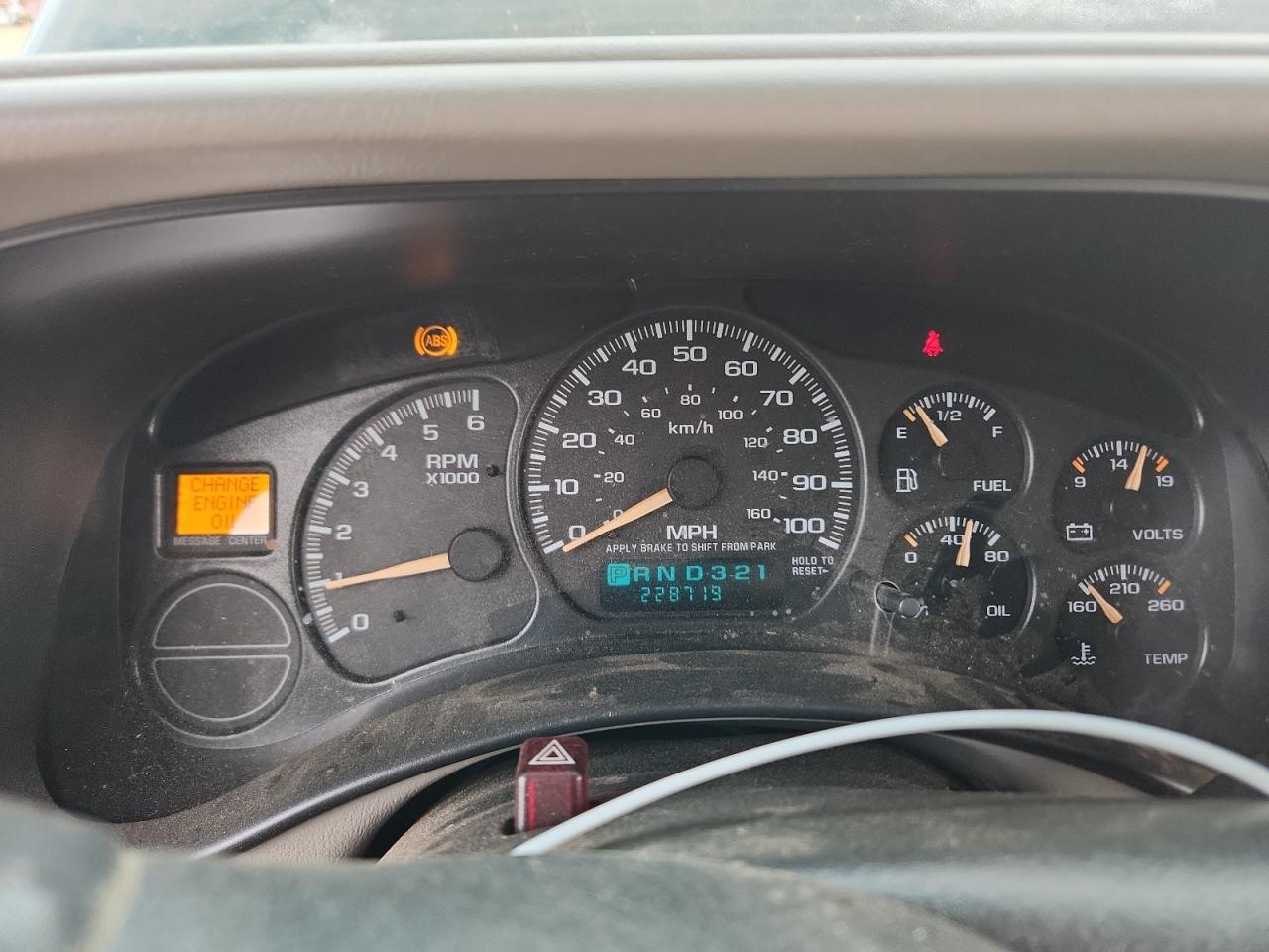 Chevrolet Suburban C1500 Image 12