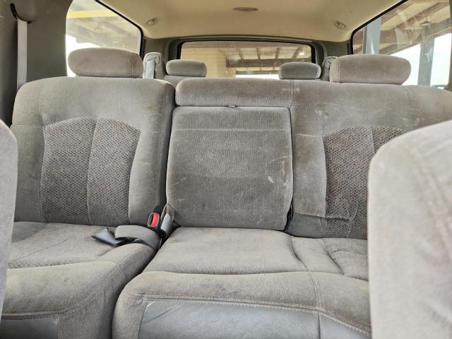 Chevrolet Suburban C1500 Image 13