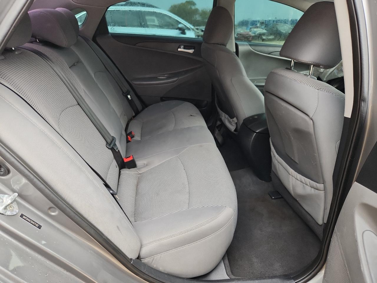 Hyundai SONATA Gls Image 11