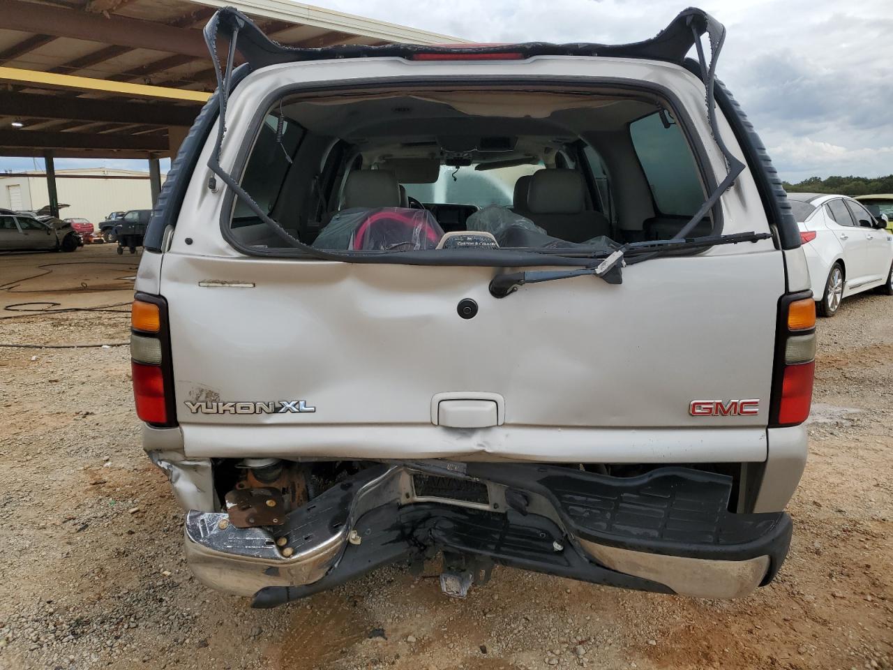 GMC Yukon C1500 Image 11