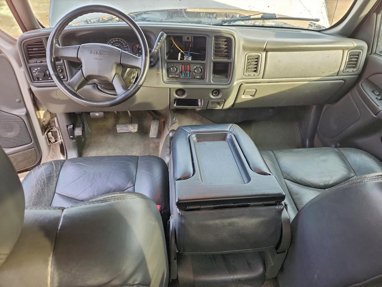 GMC Sierra K2500 Heavy Duty Image 4