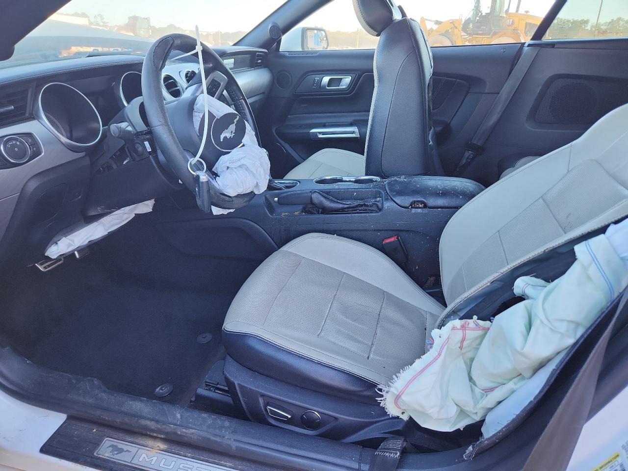 Ford Mustang Image 9