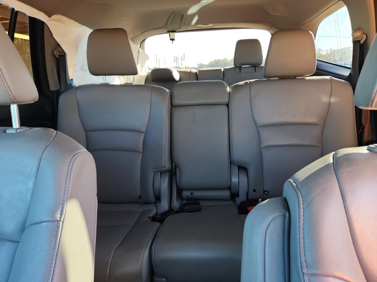 Honda Pilot Touring Image 9