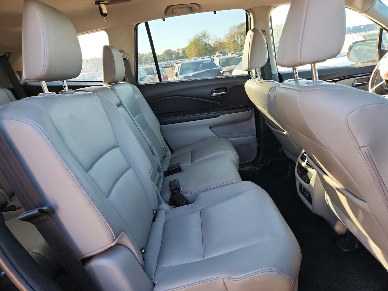 Honda Pilot Touring Image 5