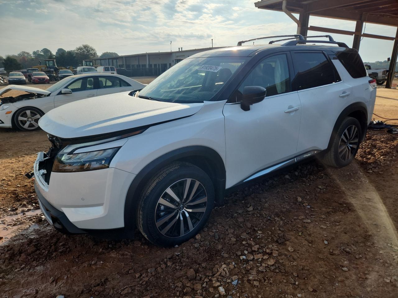 Nissan Pathfinder Platinum Image 1