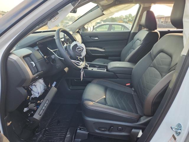 Nissan Pathfinder Platinum Image 8