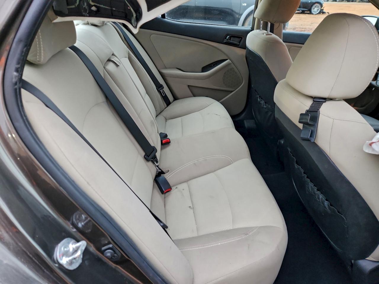 Kia Optima Lx Image 12