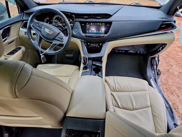 Cadillac XT5 Premium Luxury Image 2