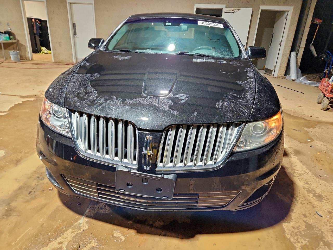 Lincoln MKS Image 12