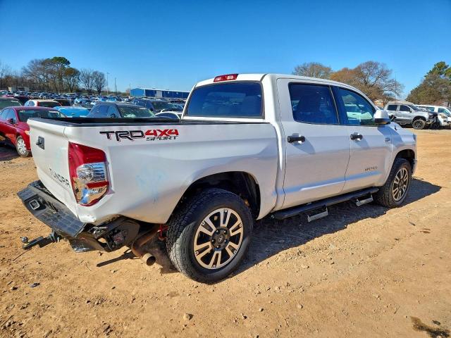Toyota Tundra Crewmax Sr5 Image 5