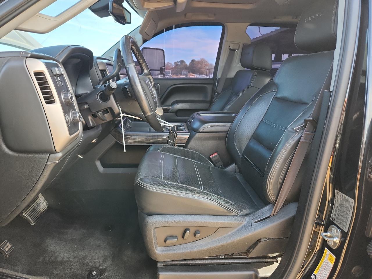 GMC Sierra K3500 Denali Image 12