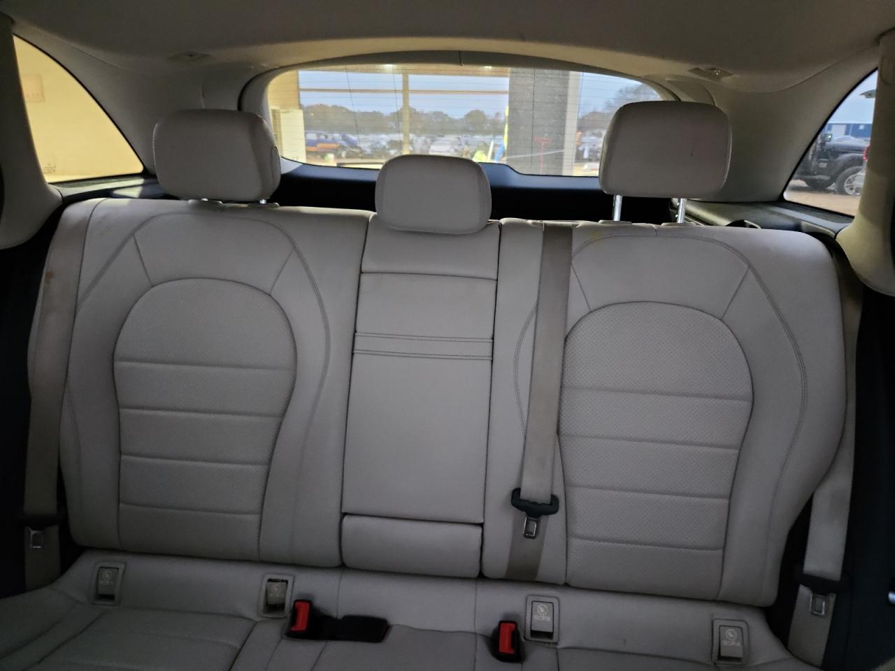 Mercedes-Benz GLC 300 Image 10