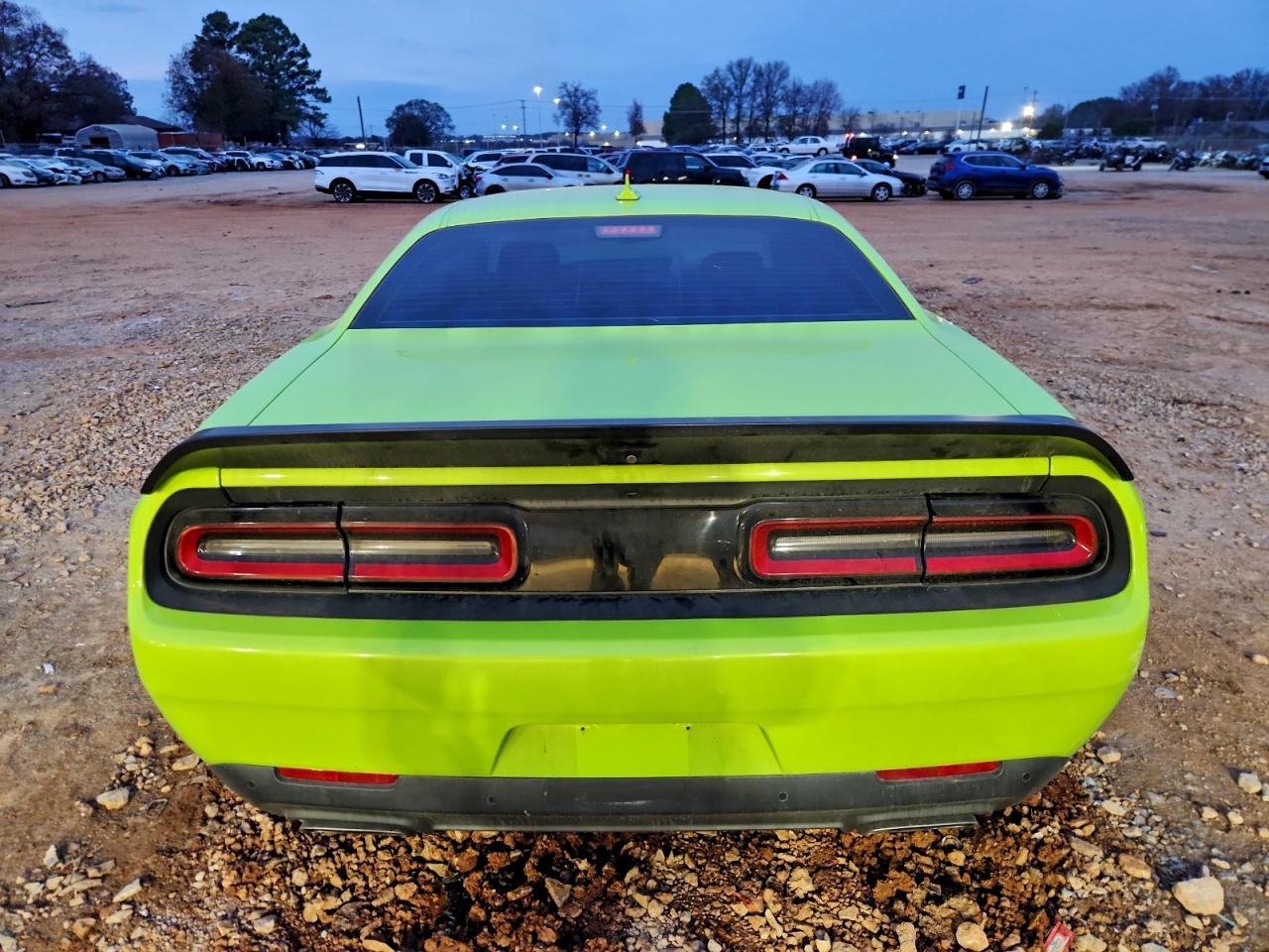 Dodge Challenger R/t Scat Pack Image 4