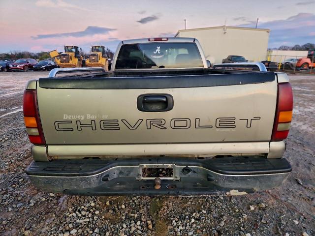 Chevrolet Silverado C1500 Image 3