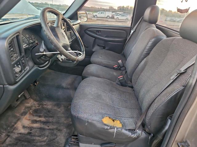 Chevrolet Silverado C1500 Image 2