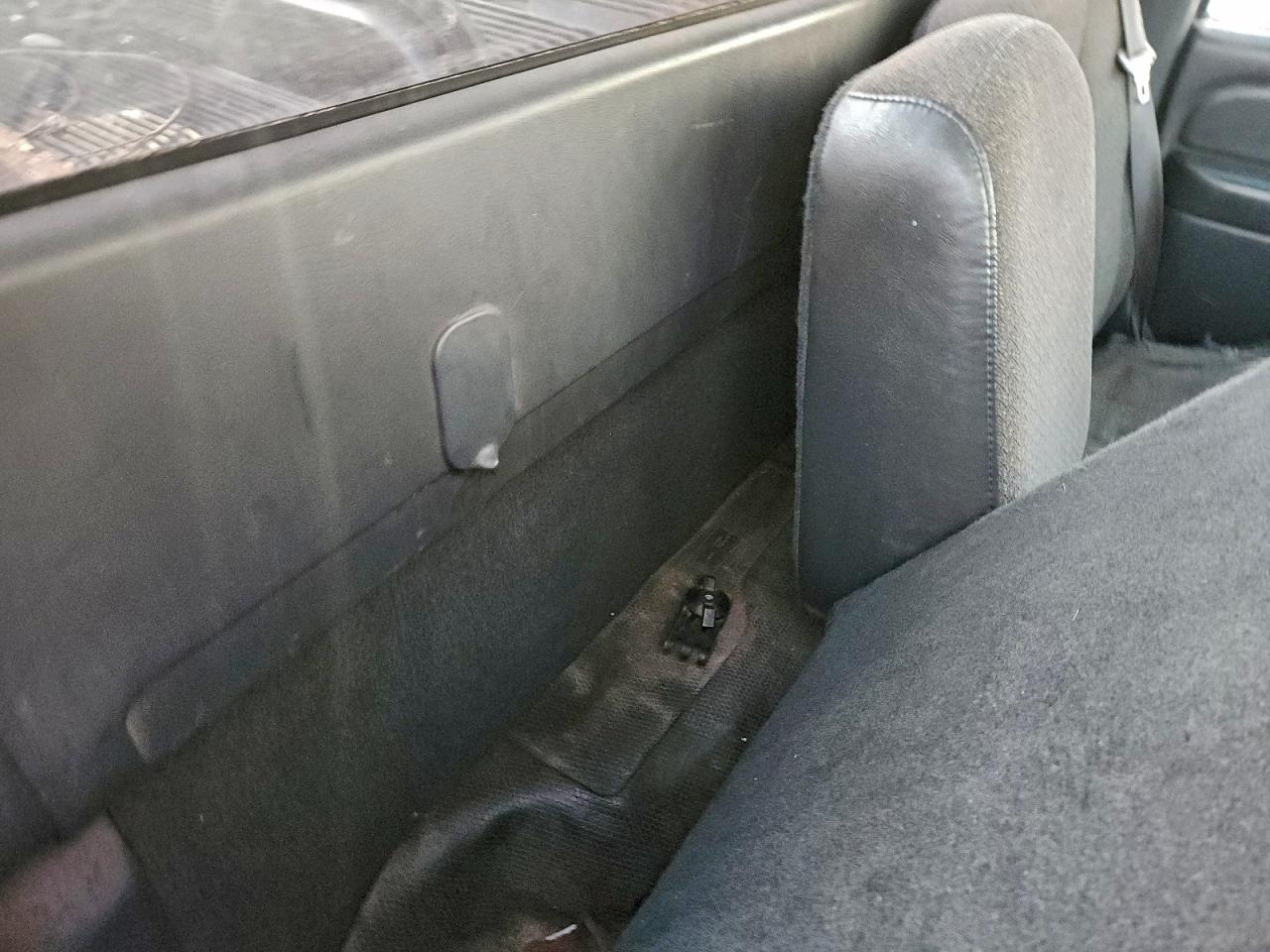 Chevrolet Silverado C1500 Image 9