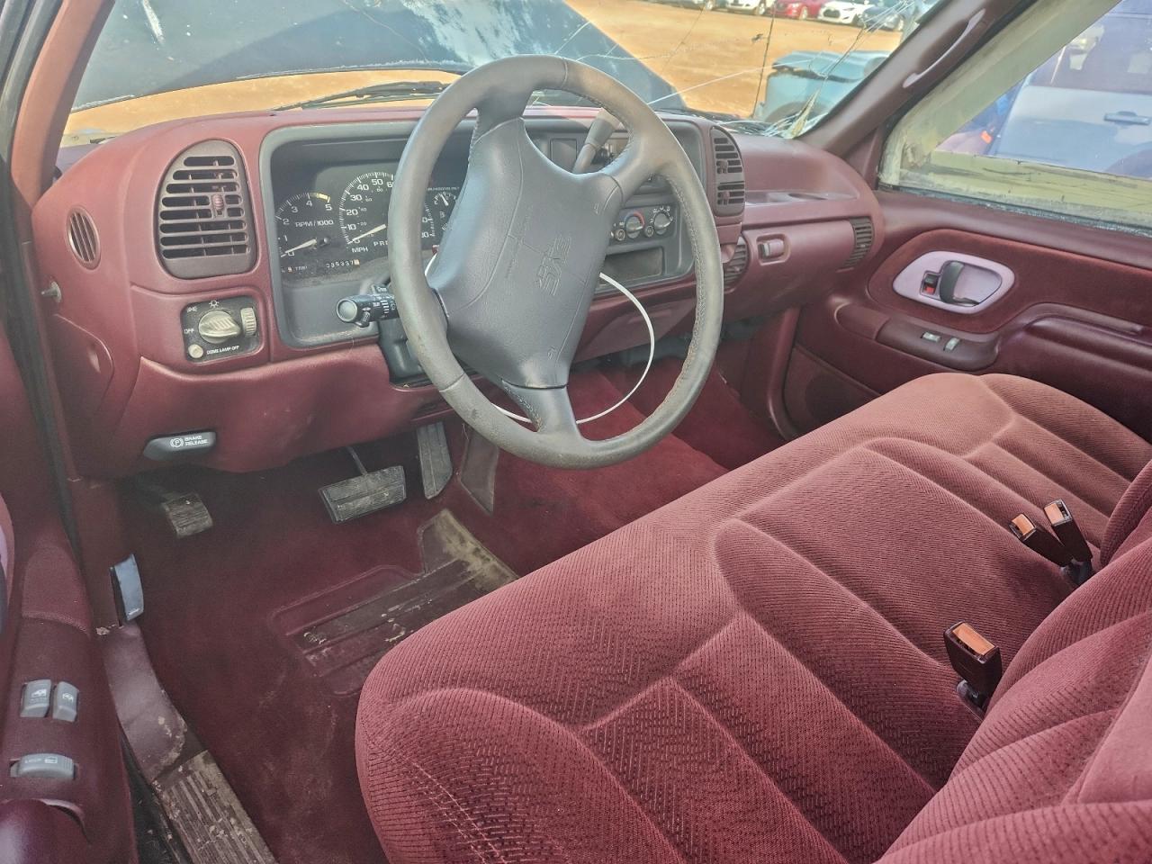 GMC Sierra C1500 Image 10