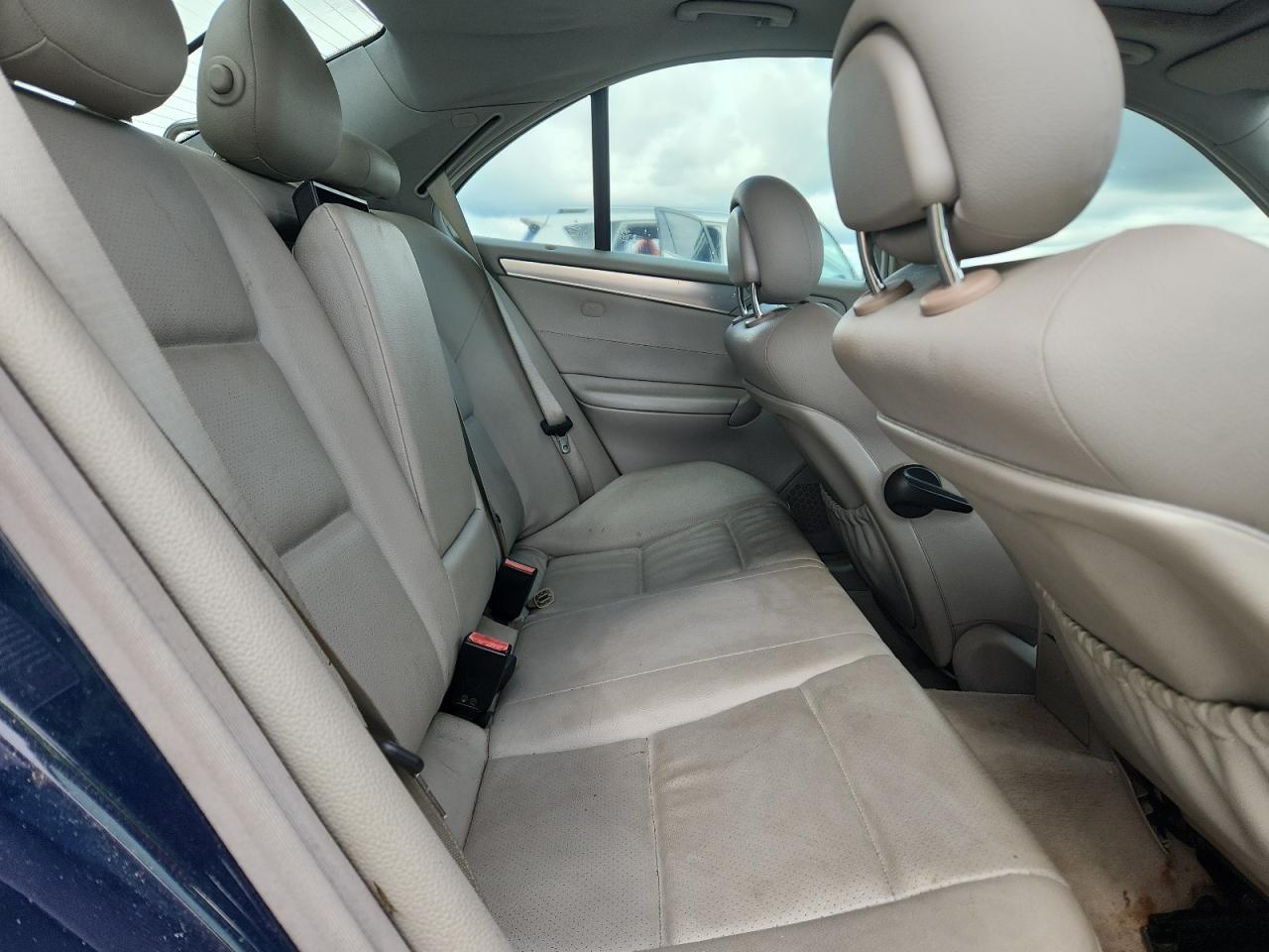 Mercedes-Benz C-Class 230k Sport Sedan Image 9