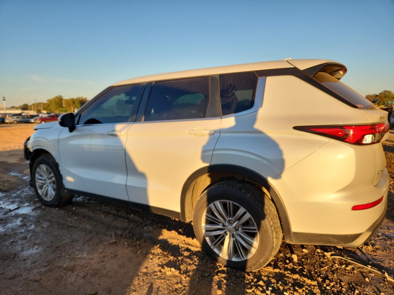 Mitsubishi Outlander Es Image 14