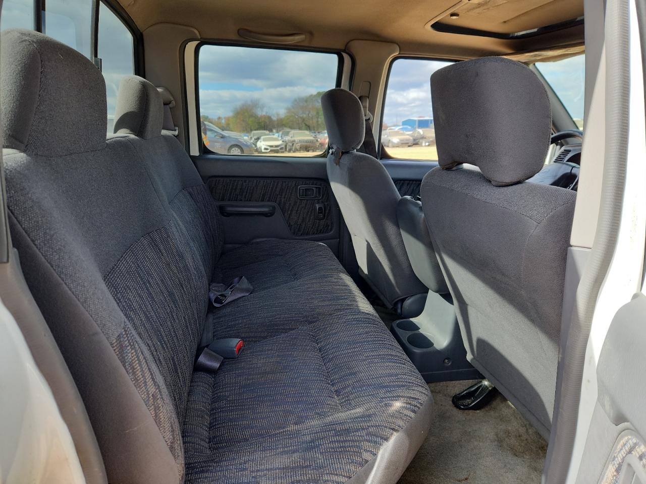 Nissan Frontier Crew Cab Xe Image 4