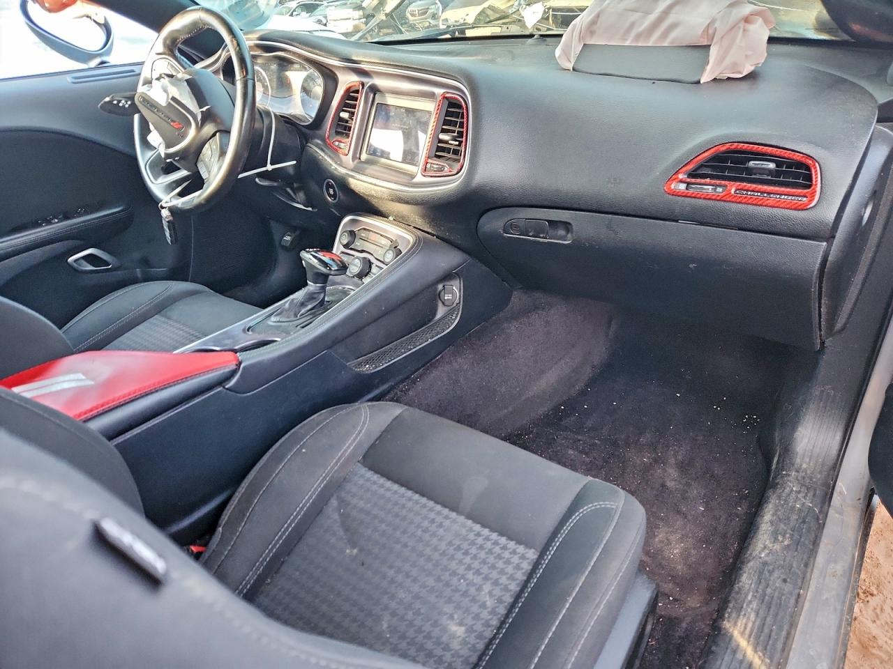 Dodge Challenger Sxt Image 8