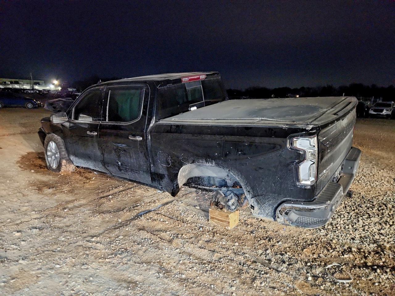 Chevrolet Silverado K1500 Ltz Image 2