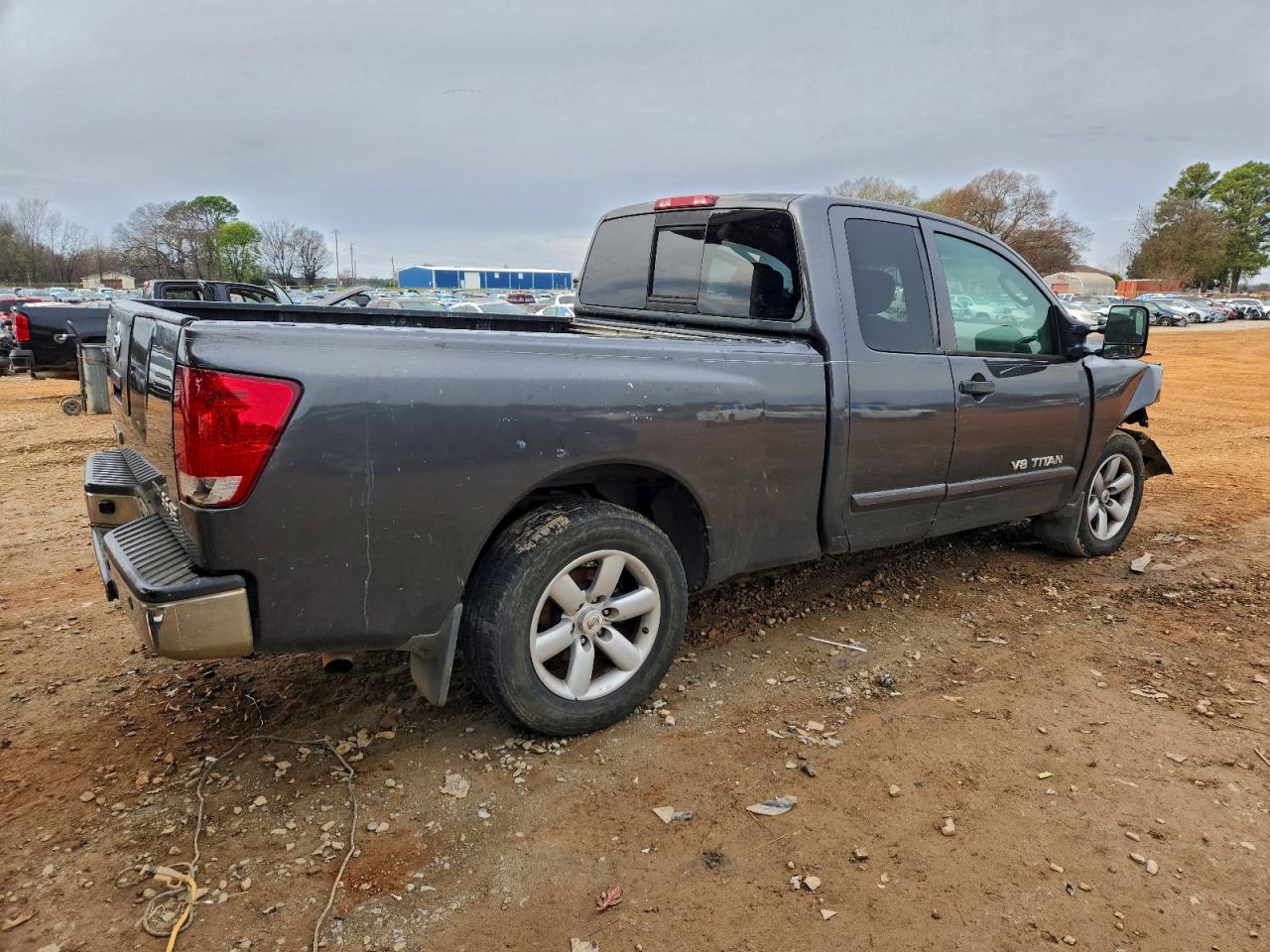 Nissan Titan Xe Image 2