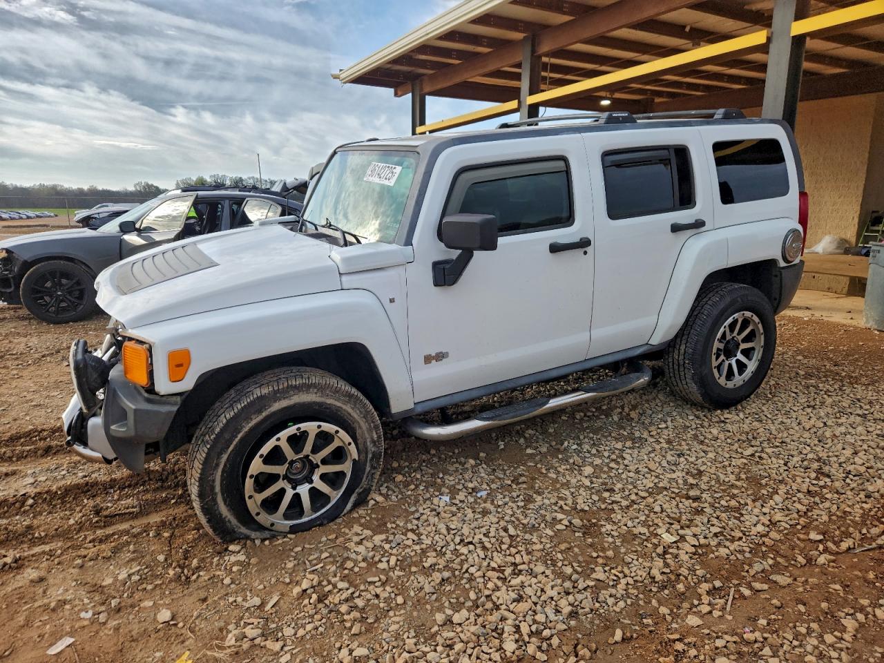 HUMMER H3 Image 1
