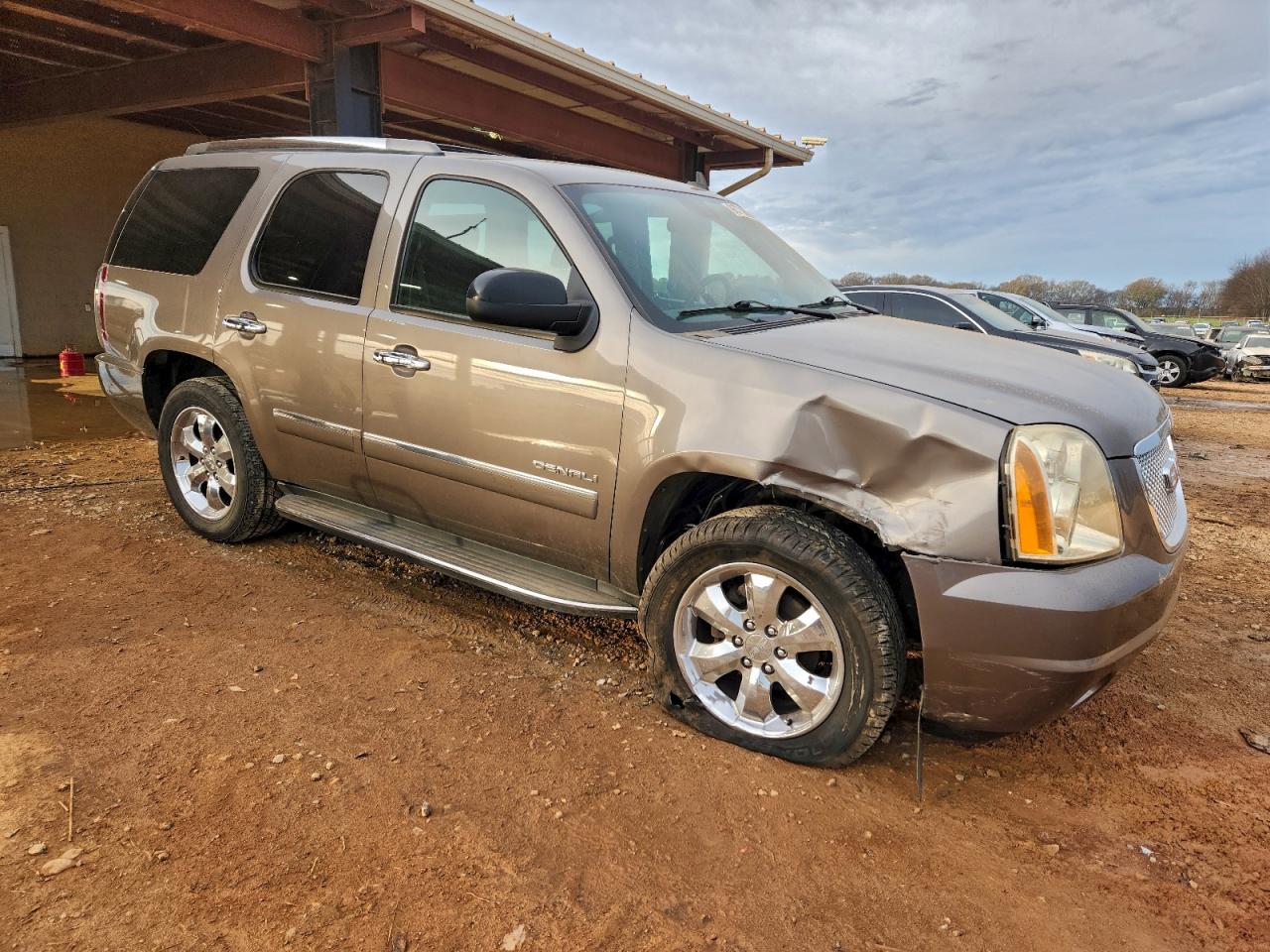 GMC Yukon Denali Image 4