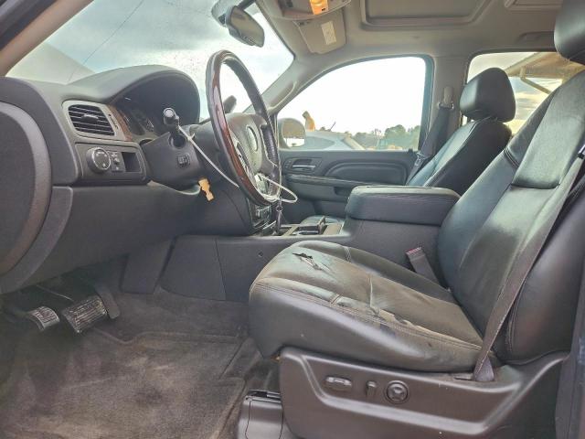 GMC Yukon Denali Image 7