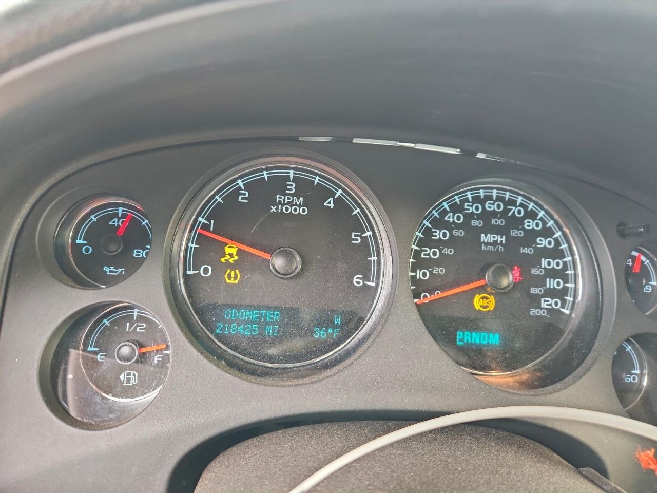 GMC Yukon Denali Image 6